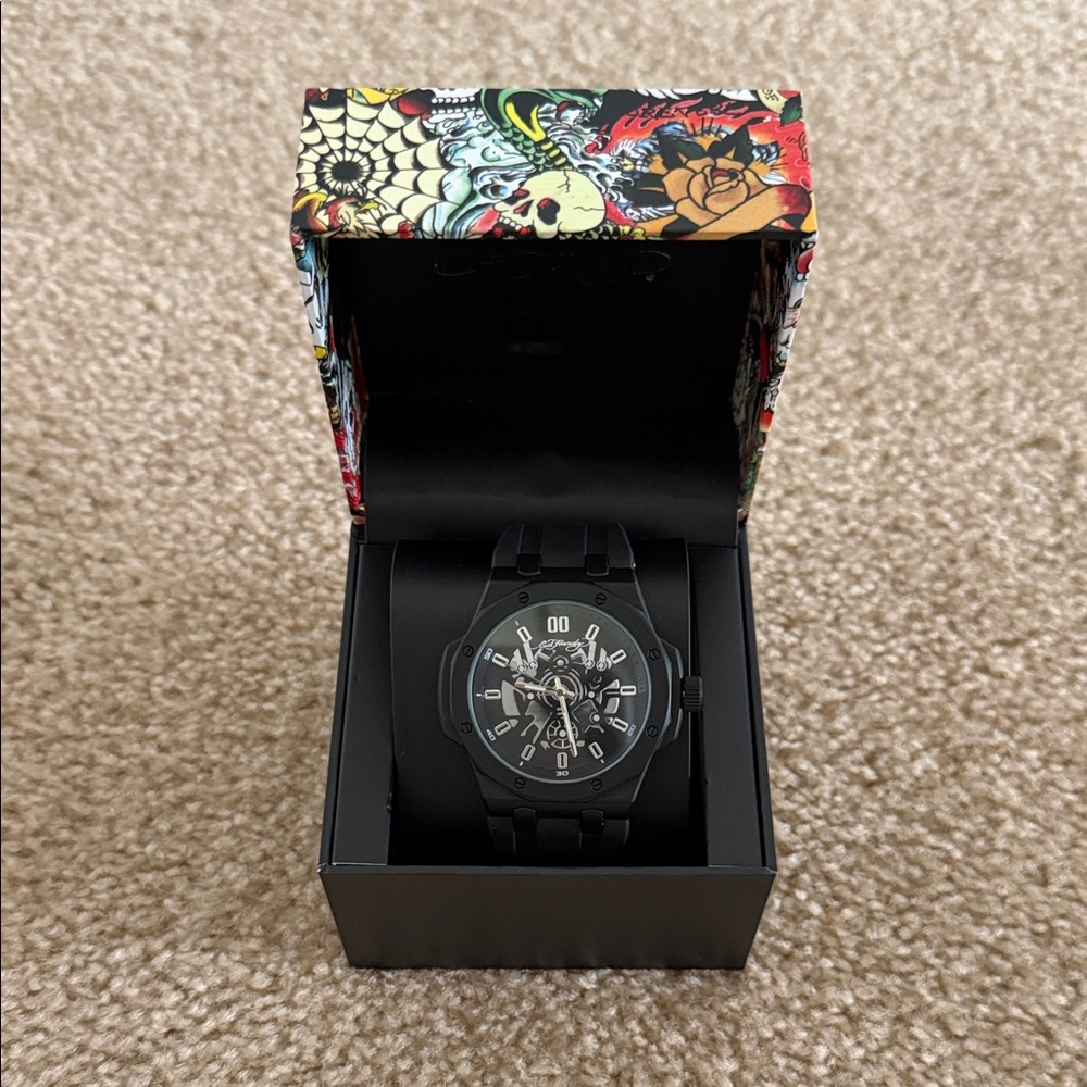 Ed Hardy Quartz Analog Black Dial 44-47.9mm Rubber Strap 50m Watch Box- NWT